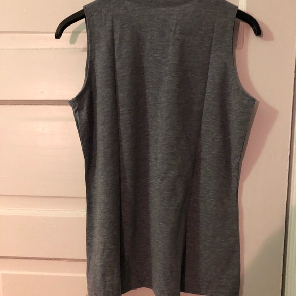 NWT under armour top - Picture 4 of 4